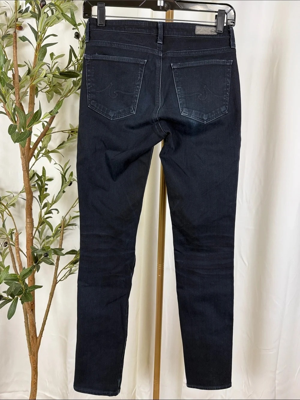 AG Contour 360 The Prima Mid Rise Cigarette Jeans in Deep Navy Sz 26 (B7)